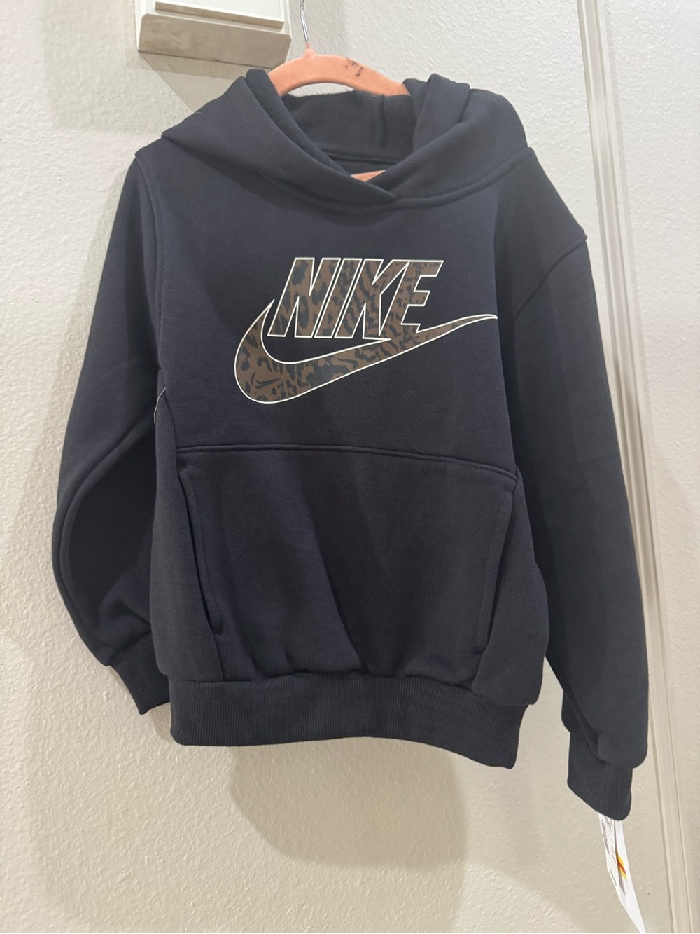 Nike animal print black Hoodie NWT Size 4t